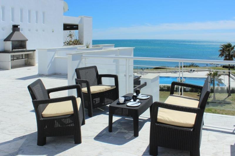 Casares Del Mar Luxury Apartments Penthouse With Beach Access Exterior photo