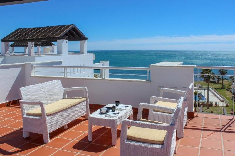 Casares Del Mar Luxury Apartments Penthouse With Beach Access Exterior photo